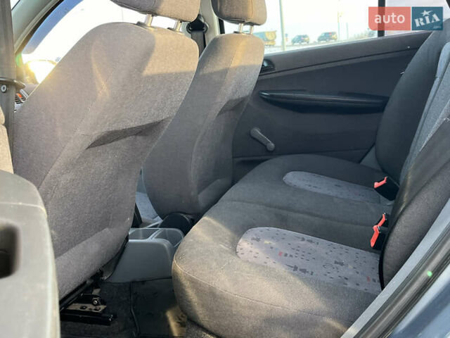 Серый Шкода Фабия, объемом двигателя 1.39 л и пробегом 250 тыс. км за 2990 $, фото 9 на Automoto.ua