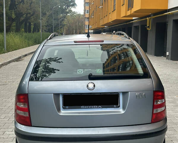 Серый Шкода Фабия, объемом двигателя 1.39 л и пробегом 210 тыс. км за 3650 $, фото 6 на Automoto.ua