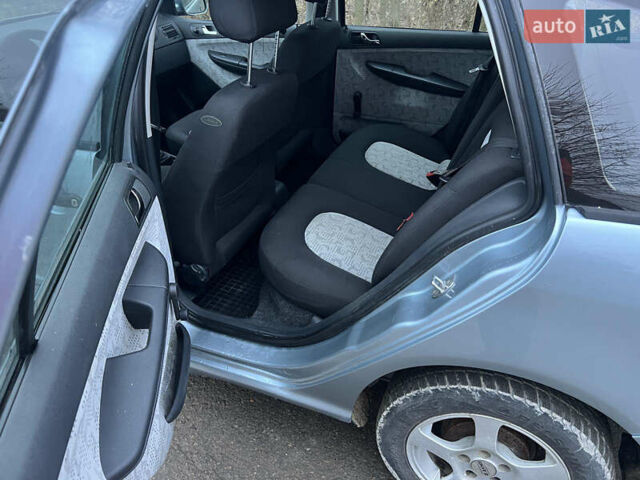 Сірий Шкода Фабія, об'ємом двигуна 1.39 л та пробігом 276 тис. км за 2650 $, фото 4 на Automoto.ua