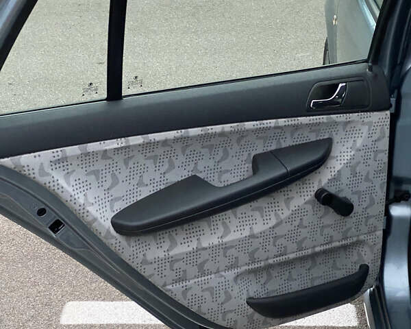 Серый Шкода Фабия, объемом двигателя 1.39 л и пробегом 276 тыс. км за 3999 $, фото 30 на Automoto.ua