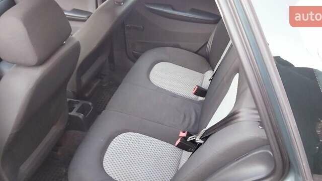 Сірий Шкода Фабія, об'ємом двигуна 1.4 л та пробігом 230 тис. км за 4091 $, фото 4 на Automoto.ua