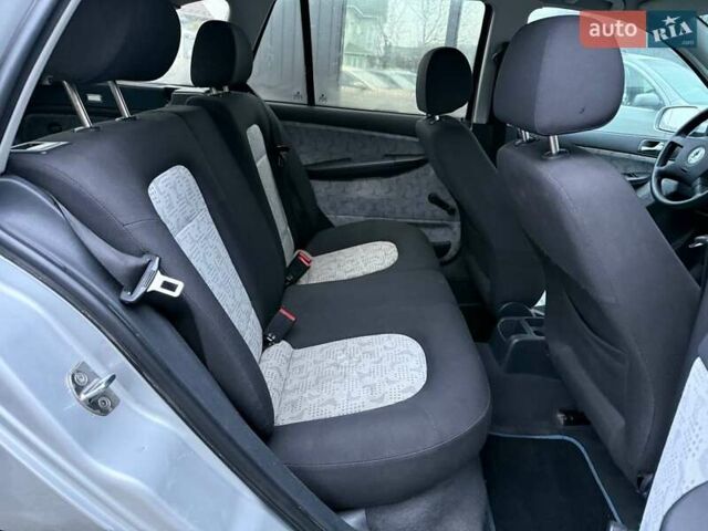Серый Шкода Фабия, объемом двигателя 1.39 л и пробегом 239 тыс. км за 3500 $, фото 18 на Automoto.ua