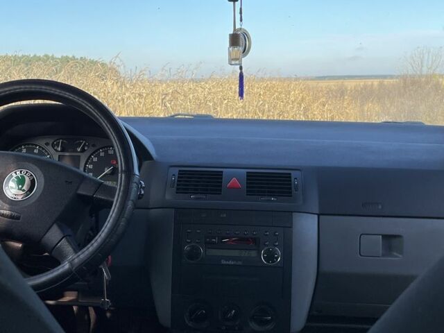 Серый Шкода Фабия, объемом двигателя 1.4 л и пробегом 291 тыс. км за 3050 $, фото 2 на Automoto.ua