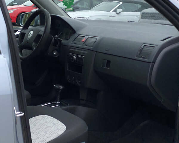 Серый Шкода Фабия, объемом двигателя 1.39 л и пробегом 276 тыс. км за 3999 $, фото 41 на Automoto.ua