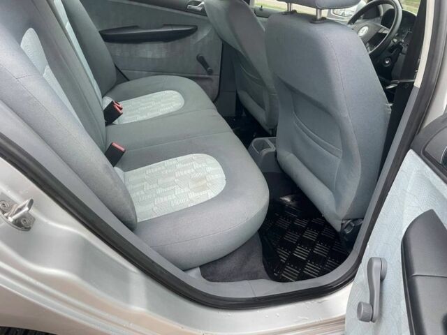 Серый Шкода Фабия, объемом двигателя 1.4 л и пробегом 252 тыс. км за 4200 $, фото 6 на Automoto.ua