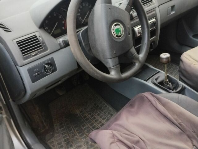 Шкода Фабия 2003 в Житомире на Automoto.ua Серый Шкода Фабия, объемом двигателя 1.4 л и пробегом 200 тыс. км за 2400 $, фото 4 на Automoto.ua