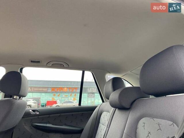 Серый Шкода Фабия, объемом двигателя 1.39 л и пробегом 195 тыс. км за 4200 $, фото 4 на Automoto.ua