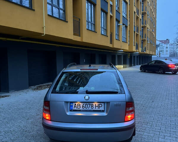 Серый Шкода Фабия, объемом двигателя 1.39 л и пробегом 211 тыс. км за 3799 $, фото 5 на Automoto.ua