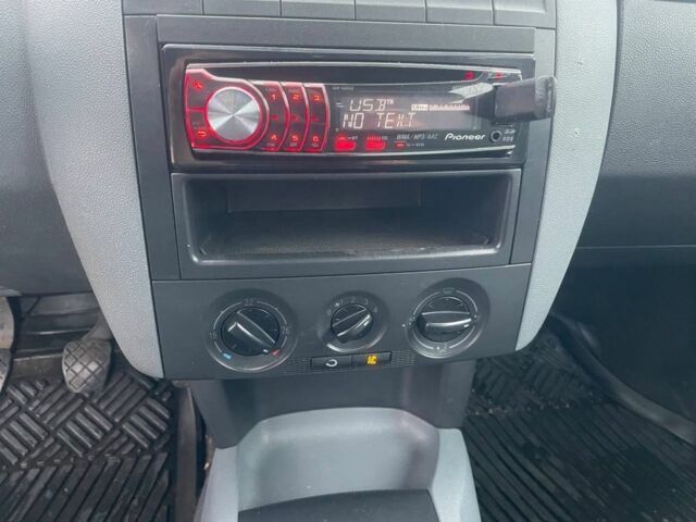 Серый Шкода Фабия, объемом двигателя 1.4 л и пробегом 252 тыс. км за 4200 $, фото 10 на Automoto.ua