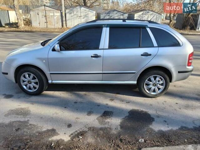 Шкода Фабия 2003 в Днепре (Днепропетровске) на Automoto.ua Серый Шкода Фабия, объемом двигателя 1.39 л и пробегом 210 тыс. км за 4600 $, фото 5 на Automoto.ua