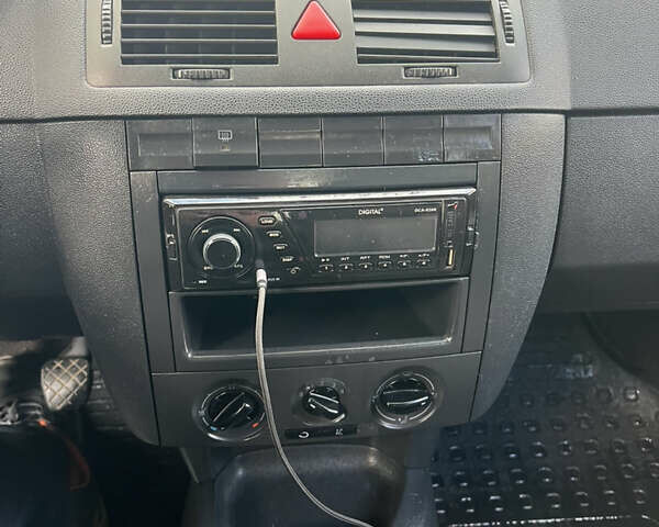 Шкода Фабия 2003 в Житомире на Automoto.ua Серый Шкода Фабия, объемом двигателя 1.2 л и пробегом 295 тыс. км за 2850 $, фото 25 на Automoto.ua