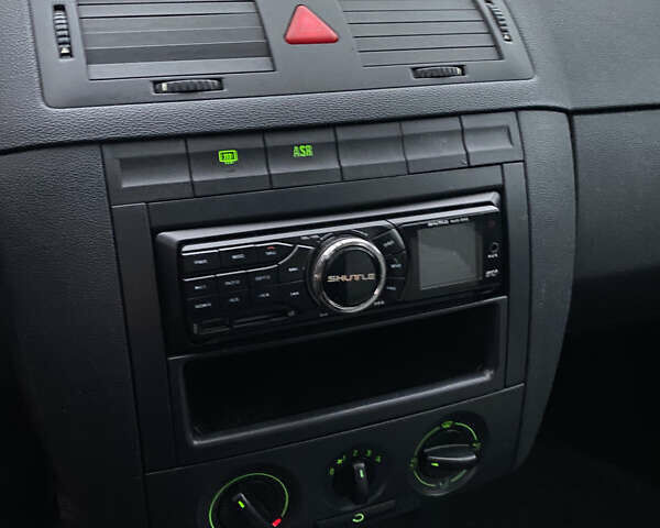 Серый Шкода Фабия, объемом двигателя 1.39 л и пробегом 276 тыс. км за 3999 $, фото 47 на Automoto.ua