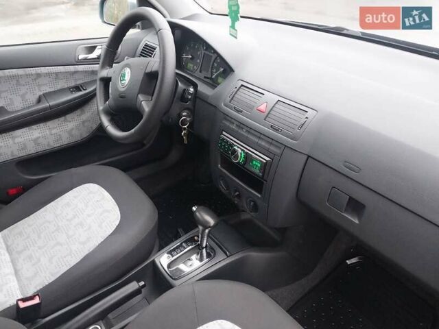 Сірий Шкода Фабія, об'ємом двигуна 1.39 л та пробігом 277 тис. км за 4400 $, фото 26 на Automoto.ua