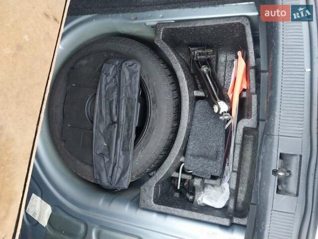 Сірий Шкода Фабія, об'ємом двигуна 1.39 л та пробігом 277 тис. км за 4400 $, фото 39 на Automoto.ua