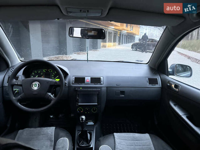 Серый Шкода Фабия, объемом двигателя 1.39 л и пробегом 211 тыс. км за 3799 $, фото 6 на Automoto.ua