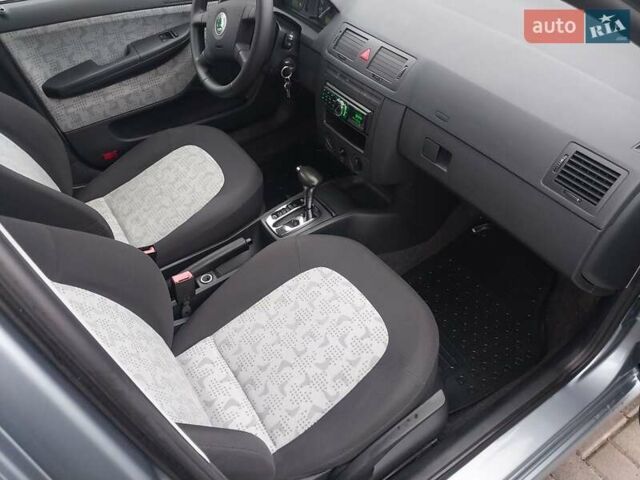 Сірий Шкода Фабія, об'ємом двигуна 1.39 л та пробігом 277 тис. км за 4400 $, фото 25 на Automoto.ua