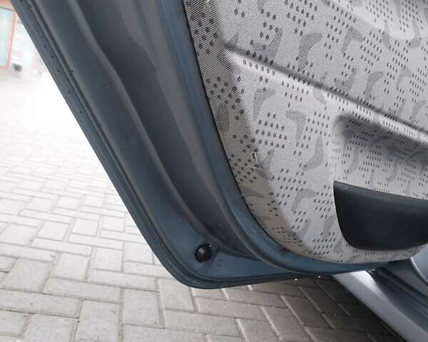 Сірий Шкода Фабія, об'ємом двигуна 1.39 л та пробігом 277 тис. км за 4400 $, фото 22 на Automoto.ua