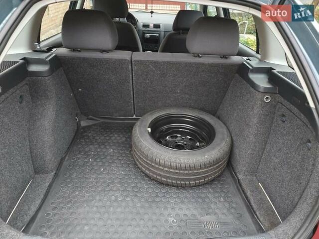 Серый Шкода Фабия, объемом двигателя 1.39 л и пробегом 202 тыс. км за 4700 $, фото 8 на Automoto.ua
