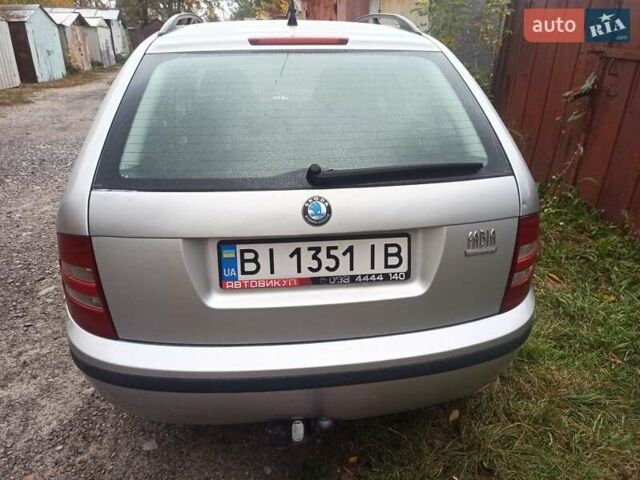 Серый Шкода Фабия, объемом двигателя 1.4 л и пробегом 220 тыс. км за 4200 $, фото 2 на Automoto.ua