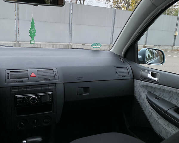 Серый Шкода Фабия, объемом двигателя 1.39 л и пробегом 276 тыс. км за 3999 $, фото 45 на Automoto.ua