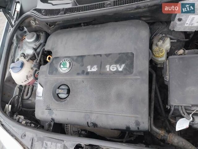 Сірий Шкода Фабія, об'ємом двигуна 1.39 л та пробігом 277 тис. км за 4400 $, фото 32 на Automoto.ua