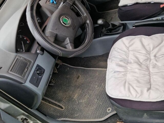 Шкода Фабия 2003 в Тячеве на Automoto.ua Серый Шкода Фабия, объемом двигателя 1.2 л и пробегом 340 тыс. км за 2800 $, фото 5 на Automoto.ua