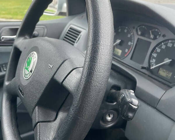 Серый Шкода Фабия, объемом двигателя 1.39 л и пробегом 252 тыс. км за 4200 $, фото 7 на Automoto.ua