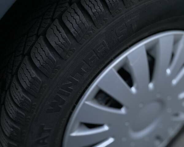 Сірий Шкода Фабія, об'ємом двигуна 1.39 л та пробігом 185 тис. км за 4000 $, фото 7 на Automoto.ua