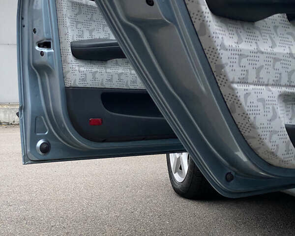 Серый Шкода Фабия, объемом двигателя 1.39 л и пробегом 276 тыс. км за 3999 $, фото 24 на Automoto.ua