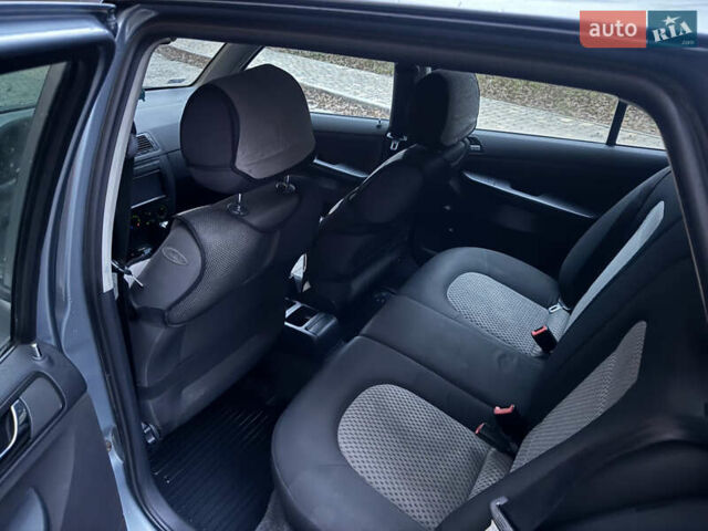 Серый Шкода Фабия, объемом двигателя 1.39 л и пробегом 211 тыс. км за 3799 $, фото 7 на Automoto.ua