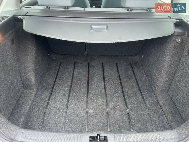 Серый Шкода Фабия, объемом двигателя 1.39 л и пробегом 252 тыс. км за 4200 $, фото 12 на Automoto.ua