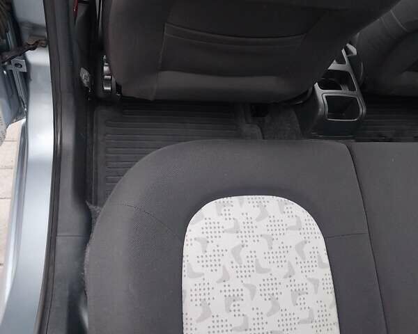 Сірий Шкода Фабія, об'ємом двигуна 1.39 л та пробігом 277 тис. км за 4400 $, фото 19 на Automoto.ua