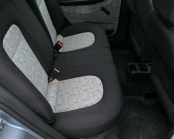 Серый Шкода Фабия, объемом двигателя 1.39 л и пробегом 276 тыс. км за 3999 $, фото 35 на Automoto.ua