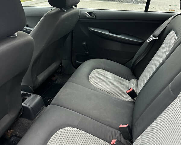 Серый Шкода Фабия, объемом двигателя 1.39 л и пробегом 210 тыс. км за 3650 $, фото 11 на Automoto.ua