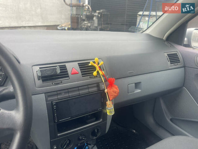 Сірий Шкода Фабія, об'ємом двигуна 1.4 л та пробігом 255 тис. км за 3200 $, фото 28 на Automoto.ua
