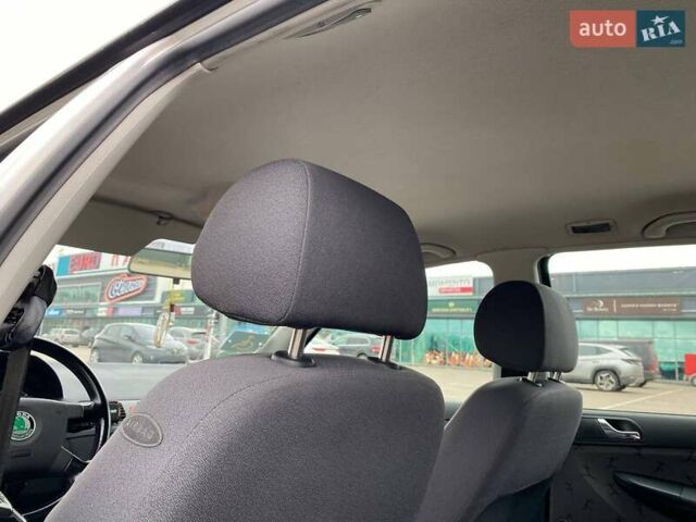 Сірий Шкода Фабія, об'ємом двигуна 1.39 л та пробігом 195 тис. км за 4400 $, фото 3 на Automoto.ua