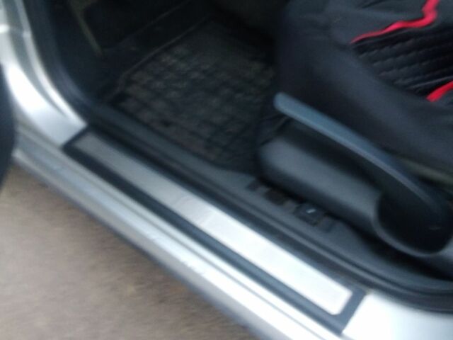 Серый Шкода Фабия, объемом двигателя 1.4 л и пробегом 236 тыс. км за 2900 $, фото 6 на Automoto.ua