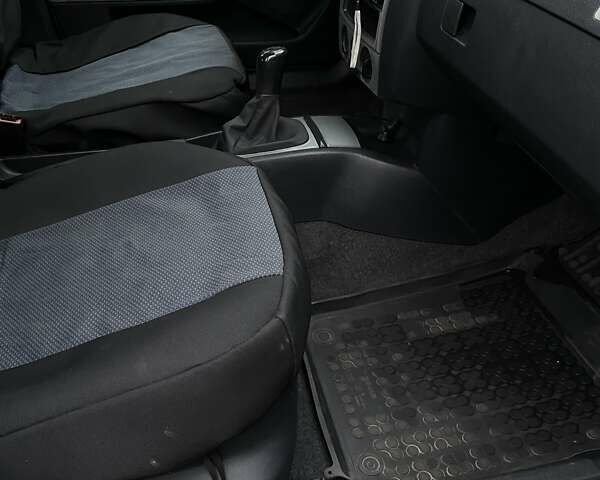 Сірий Шкода Фабія, об'ємом двигуна 1.39 л та пробігом 185 тис. км за 4000 $, фото 12 на Automoto.ua