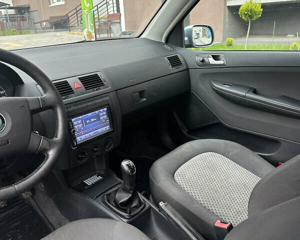 Серый Шкода Фабия, объемом двигателя 1.39 л и пробегом 210 тыс. км за 3650 $, фото 10 на Automoto.ua