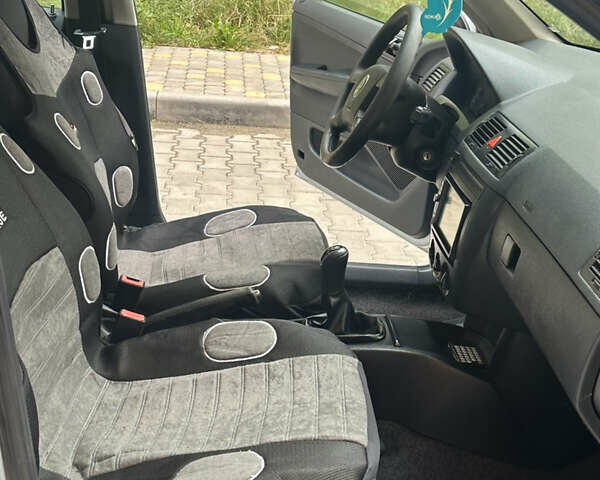 Серый Шкода Фабия, объемом двигателя 1.39 л и пробегом 210 тыс. км за 3650 $, фото 20 на Automoto.ua