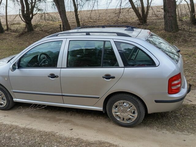 Сірий Шкода Фабія, об'ємом двигуна 1.4 л та пробігом 180 тис. км за 4500 $, фото 3 на Automoto.ua