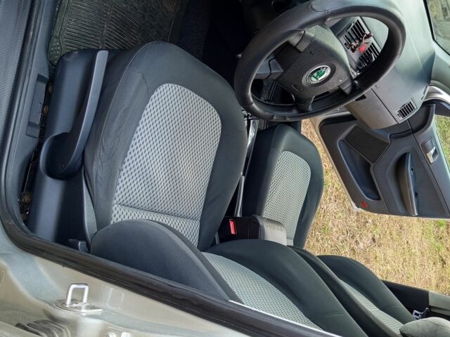 Сірий Шкода Фабія, об'ємом двигуна 1.4 л та пробігом 180 тис. км за 4500 $, фото 5 на Automoto.ua