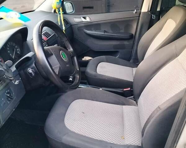 Шкода Фабия 2003 в Днепре (Днепропетровске) на Automoto.ua Серый Шкода Фабия, объемом двигателя 1.39 л и пробегом 210 тыс. км за 4600 $, фото 8 на Automoto.ua