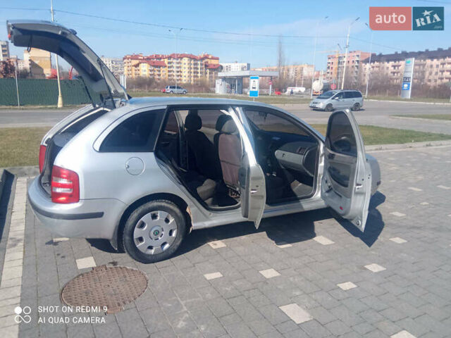 Серый Шкода Фабия, объемом двигателя 1.2 л и пробегом 274 тыс. км за 3000 $, фото 4 на Automoto.ua