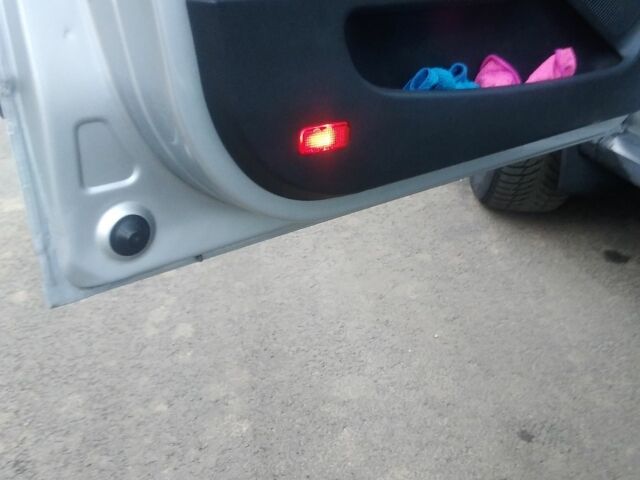 Серый Шкода Фабия, объемом двигателя 1.4 л и пробегом 236 тыс. км за 2900 $, фото 11 на Automoto.ua