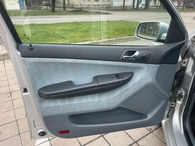 Серый Шкода Фабия, объемом двигателя 1.4 л и пробегом 252 тыс. км за 4200 $, фото 7 на Automoto.ua