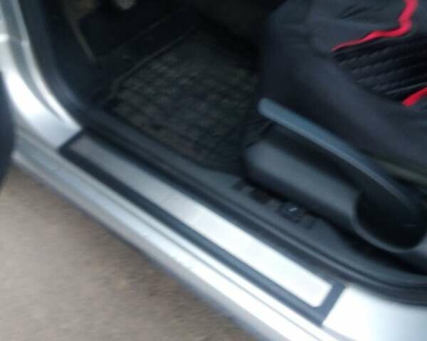 Серый Шкода Фабия, объемом двигателя 1.4 л и пробегом 366 тыс. км за 2900 $, фото 24 на Automoto.ua