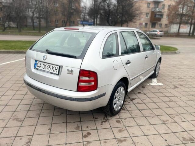 Серый Шкода Фабия, объемом двигателя 1.4 л и пробегом 252 тыс. км за 4200 $, фото 2 на Automoto.ua