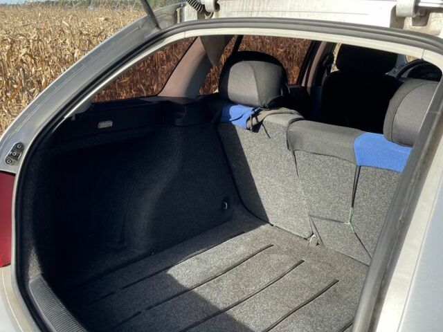 Серый Шкода Фабия, объемом двигателя 1.4 л и пробегом 291 тыс. км за 3050 $, фото 4 на Automoto.ua