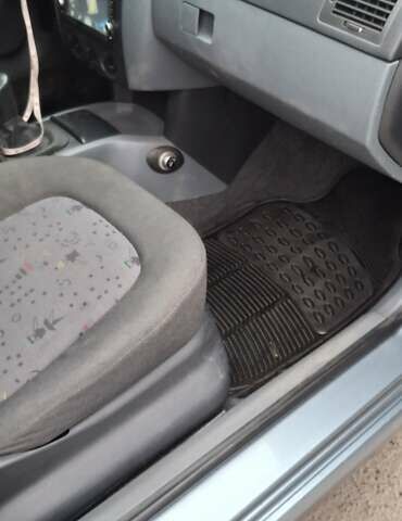 Сірий Шкода Фабія, об'ємом двигуна 1.2 л та пробігом 231 тис. км за 4100 $, фото 5 на Automoto.ua